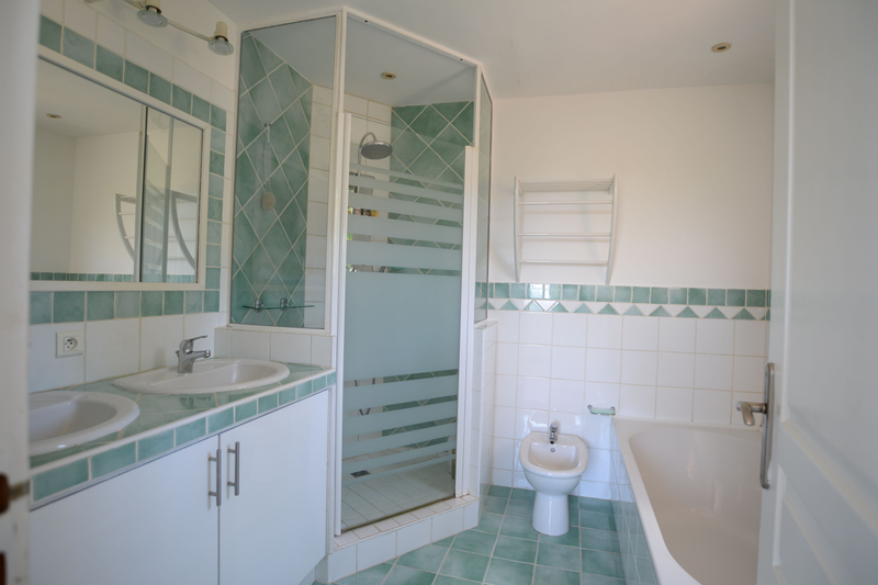 img_landscape/chambre_master_sdb01.jpg
