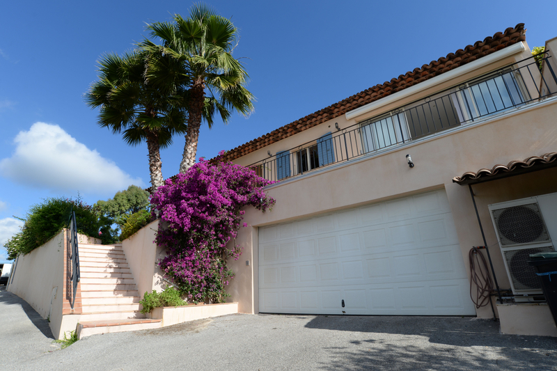 img_landscape/exterieur_garage.jpg